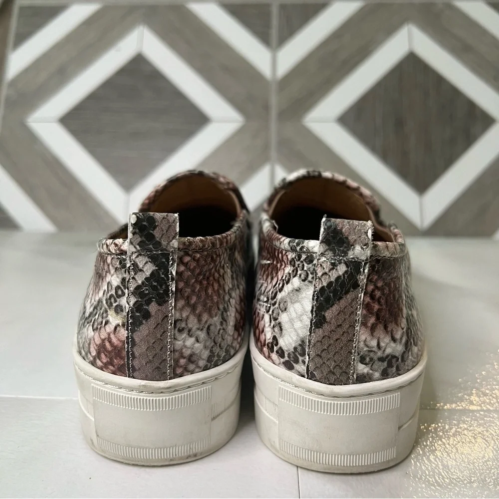 Halogen Baylee platform snake skin shoes size 7.5